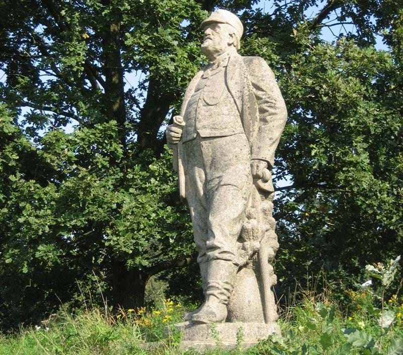 Statue af Dalgas ved Høllund Søgård